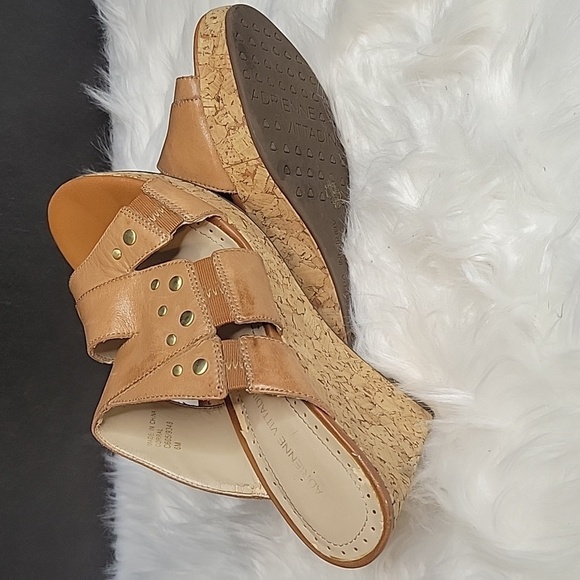 1.ADRIENNE VITTADINI Corral Cork Wedge Sandal Size 6 - Picture 9 of 11